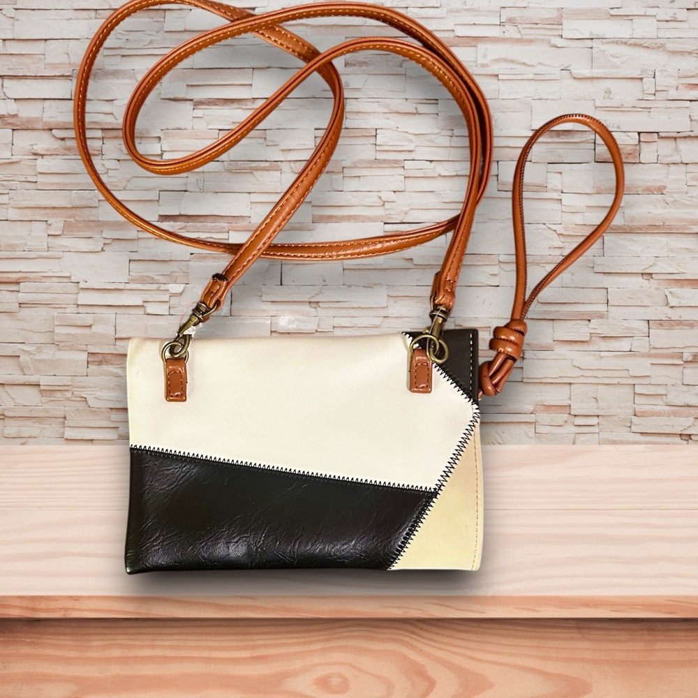 Show Giveaway - Universal Thread Patchwork Crossbody Wristlet Clutch - Picture 2 of 3